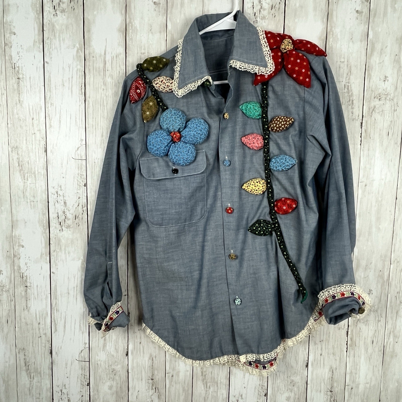 VTS 70s Flower Appliqué Chambray Shirt Embroidered 3D Flowers Grandmacore M/L?
