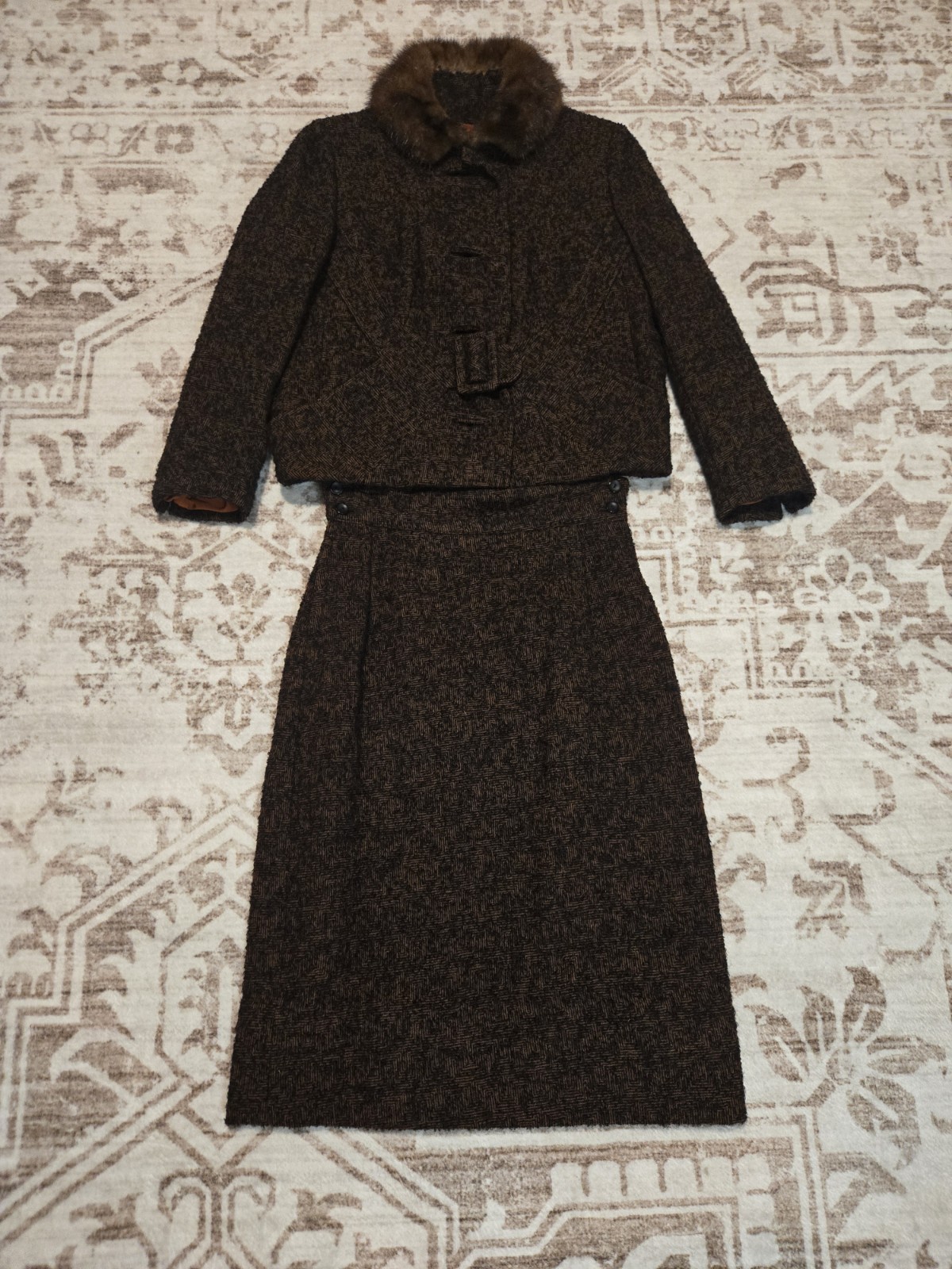 Teed Suit Dark Brown Flecked Wool Jacket With Mink Collar & Pencil Skirt 1960&rsquo;s