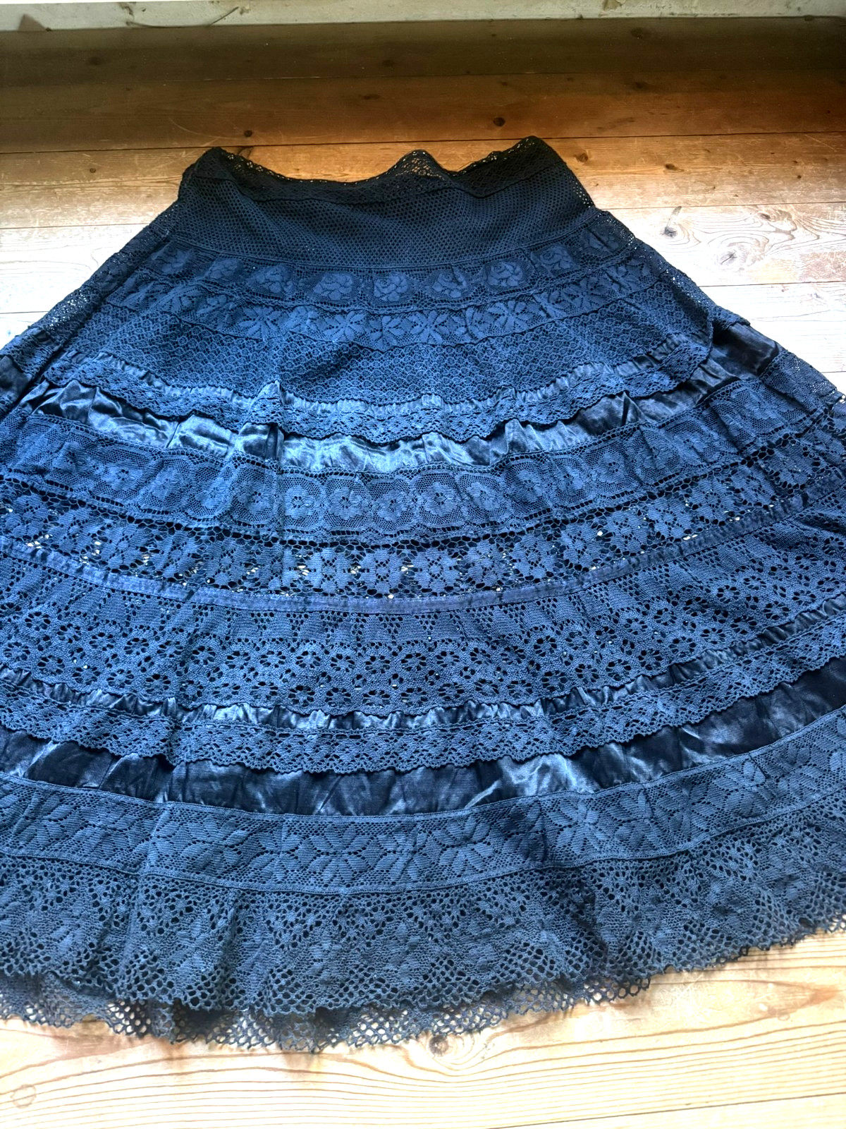 Antique Edwardian 1900 Cotton Gothic Lace Skirt Vintage 44/46
