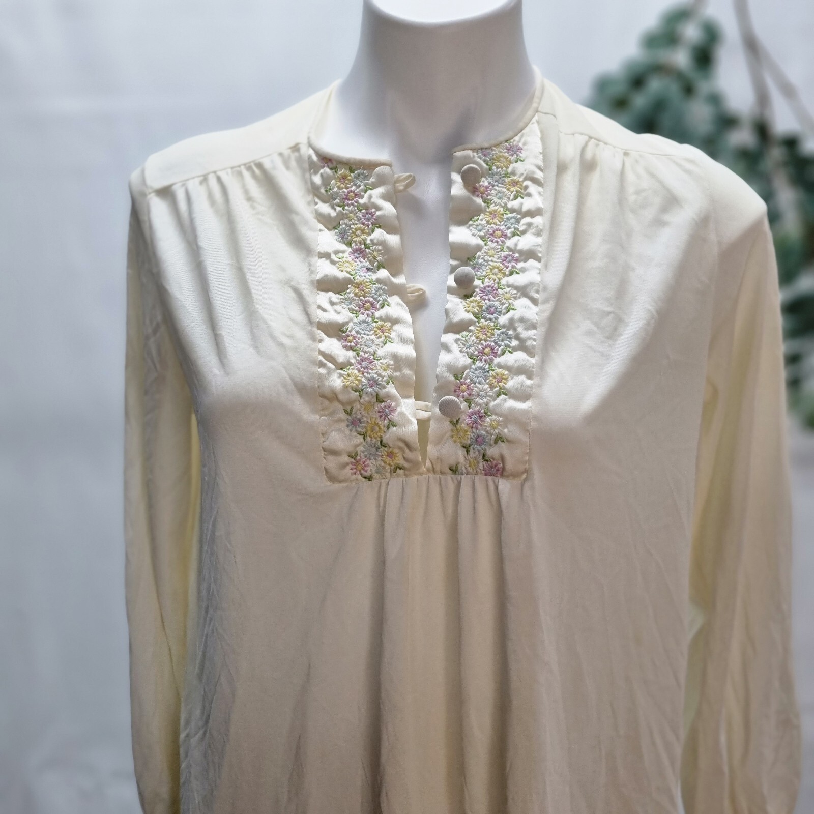 Vtg Sans Souci Robe Nightgown Nylon Ivory Embroidered Daisy Cottage Prairie 36