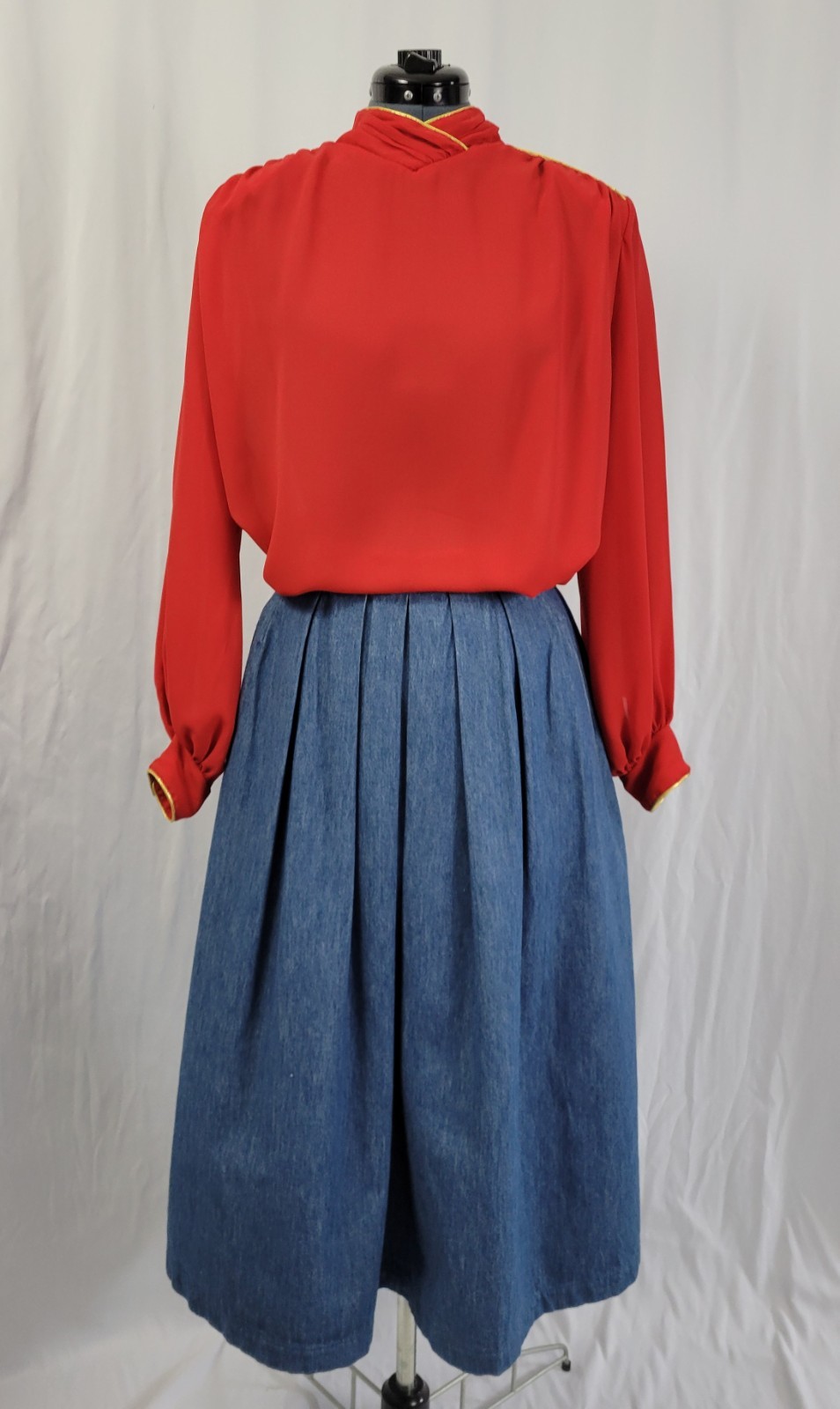 Vintage Laura Mae Red Rouched Neck Blouse w Gold Trim Accent Size L/XL?
