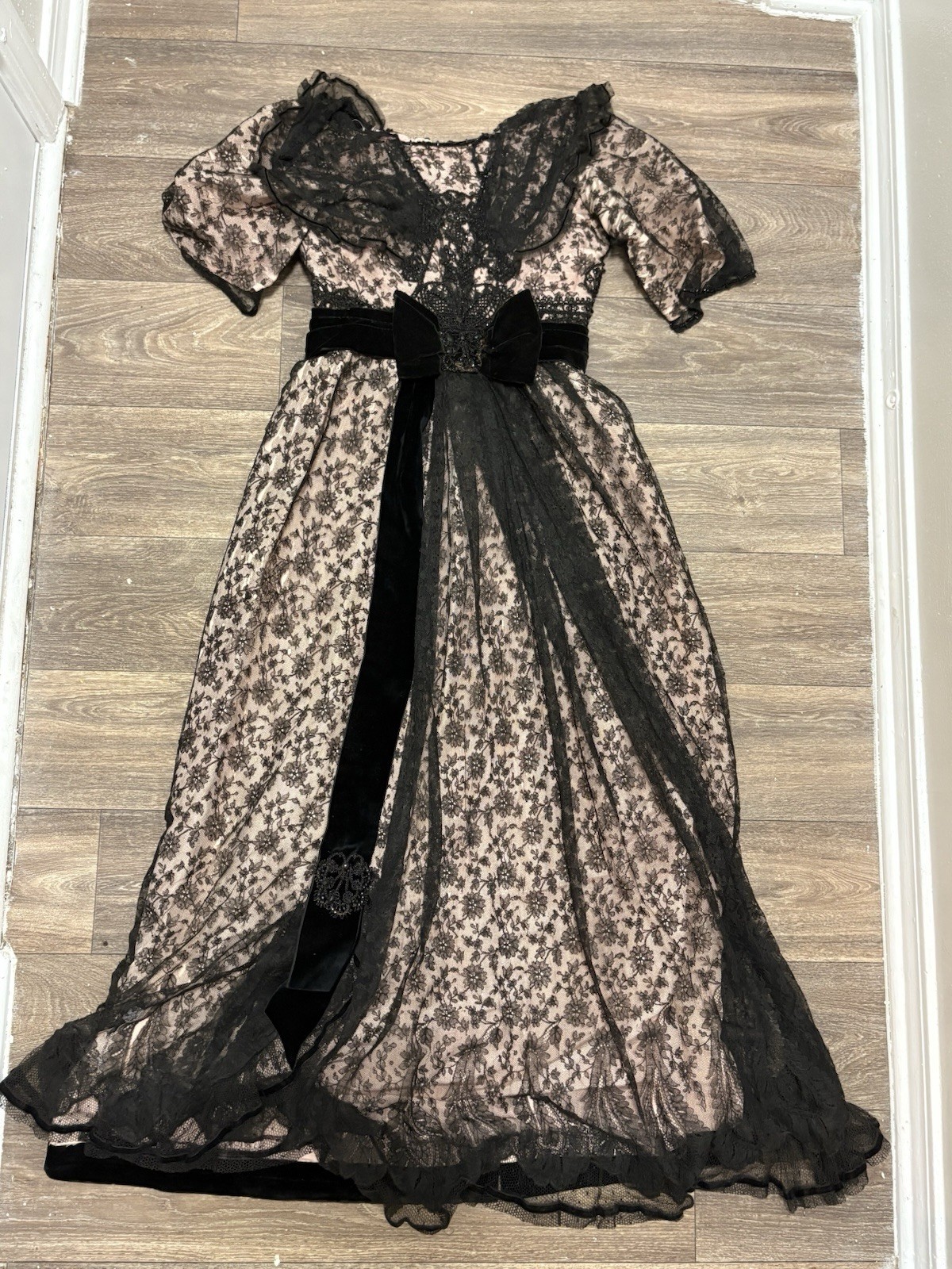 1910 EDWARDIAN BLACK CHANTILLY LACE W/Velvet and Jet Bead Trim GOWN/DRESS