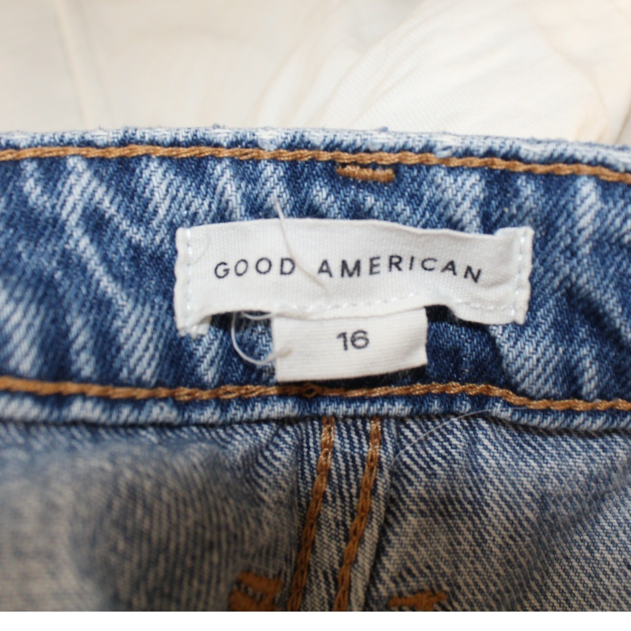 Good American Good 90&rsquo;s Intentionally Distressed Denim Cut Off Shorts Size 16