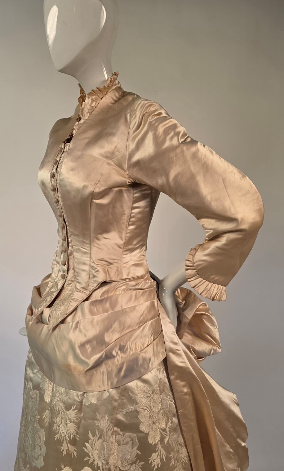 VICTORIAN 1880’S 2 PC ROSE PATTERN SILK BROCADE BUSTLE WEDDING DRESS W TRAIN