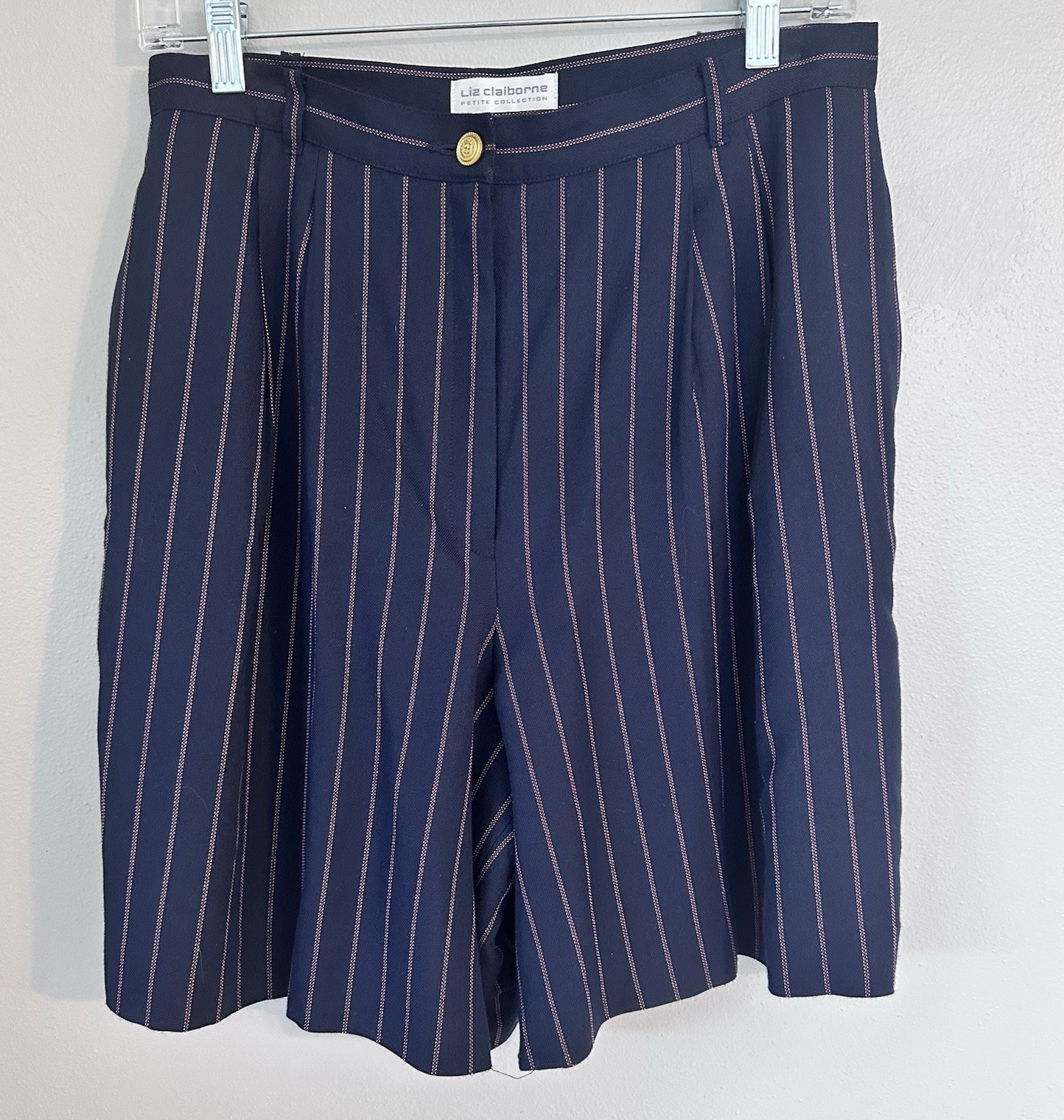 Vintage 1990&rsquo;s Liz Claiborne Dress Shorts 12P lined Navy & white – reds stripe