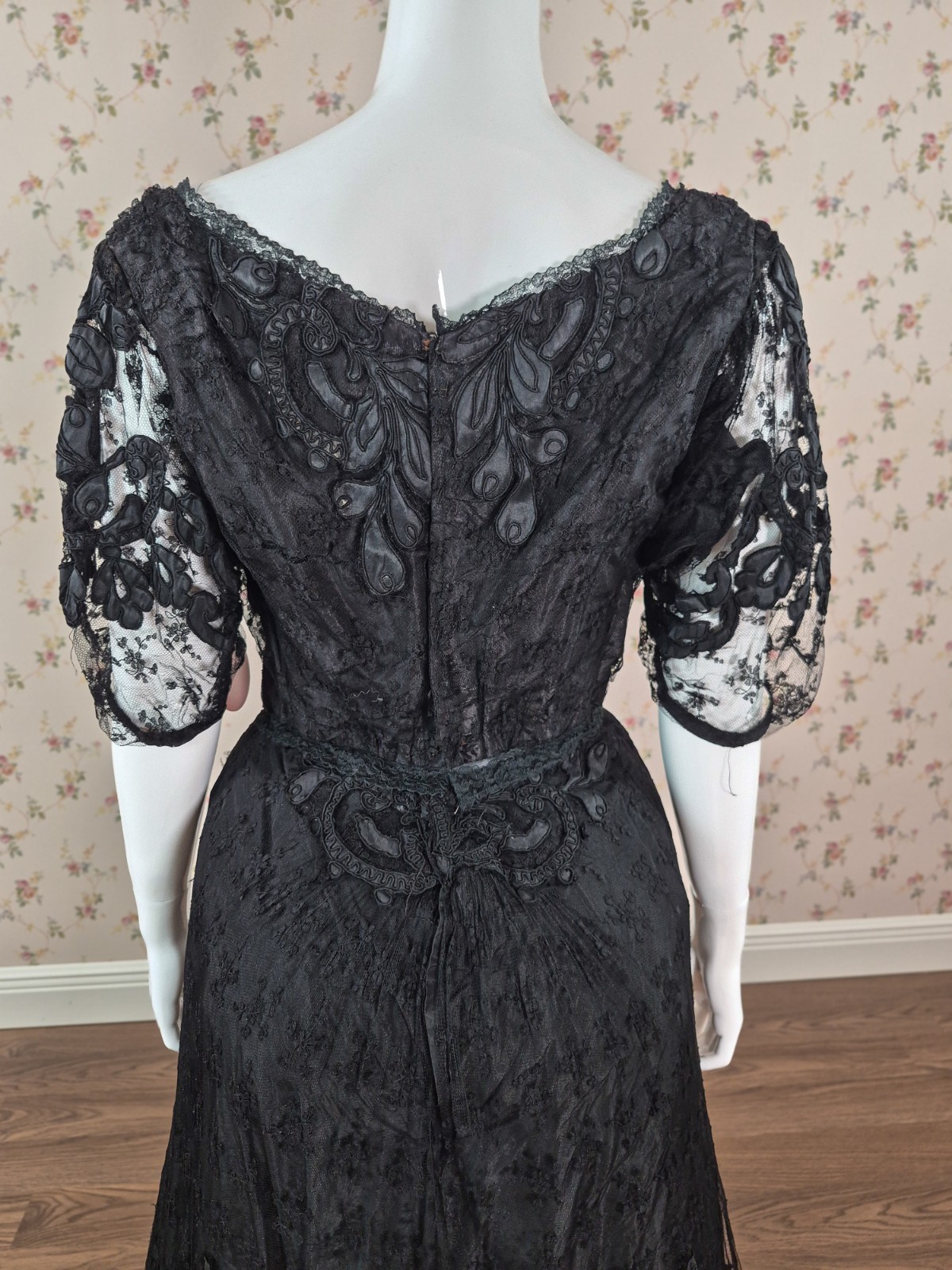 1890s Victorian Dress, Black Silk Lace Mourning Gown « Museum Deaccession » Sz M/L