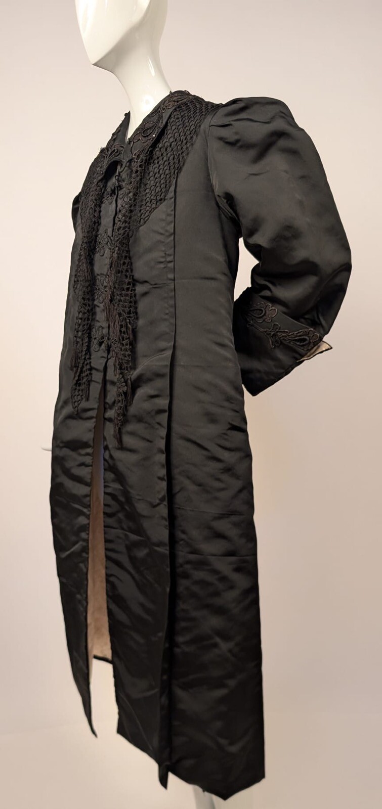 EDWARDIAN BLACK SILK COAT W PUFF SLEEVES + APPLIED LACE TRIM + FROG CLOSURE