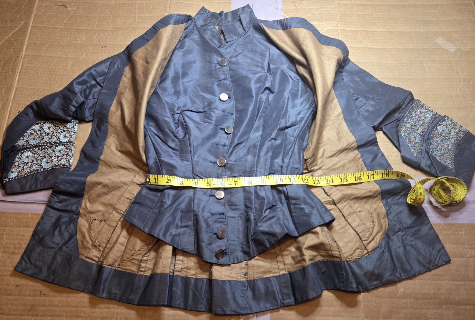 Lavender 1860s Victorian Silk/Taffeta w/ Brocade Trim Afternoon Dress
