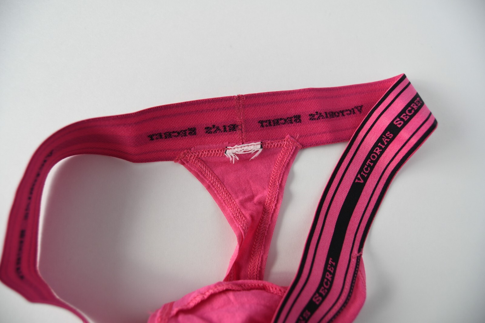 1 VTG Victoria&rsquo;s Secret 2010s Thick Logo Cotton V-String Thong Panty SMALL