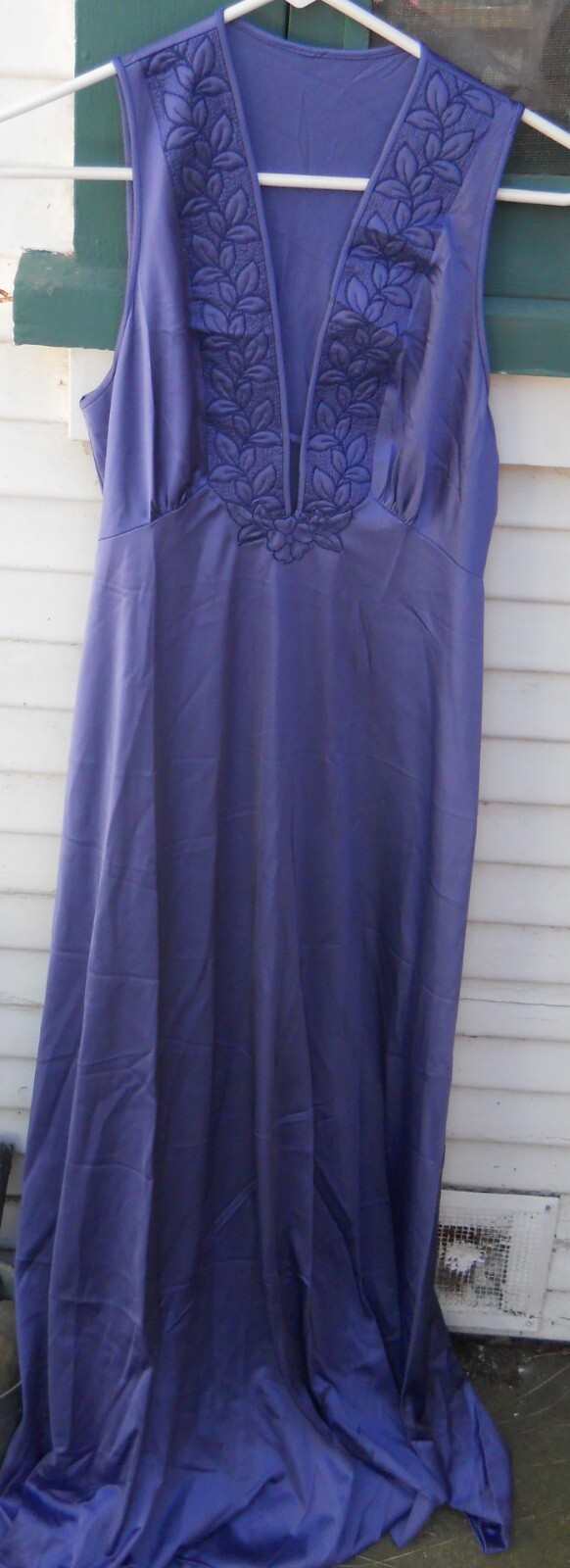 VINTAGE WOMEN&rsquo;S PURPLE LINGERIE LONG NITIE SIZE 34(MED) NYLON NO LABEL