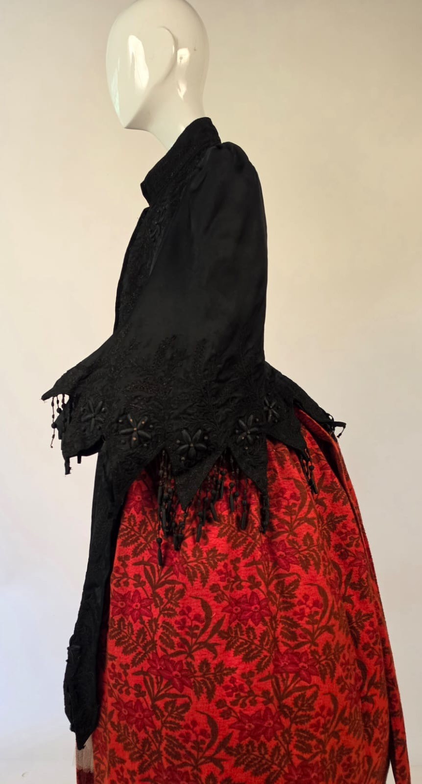 VICTORIAN 1870’S BUSTLE BACK DOLMAN VISITEE CAPE W RICH EMBROIDERED DETAILS