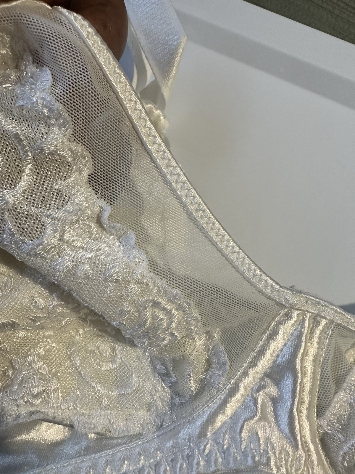 Vassarette Vintage 1980s White Lace Bra 38DDD Nylon Polyester Spandex