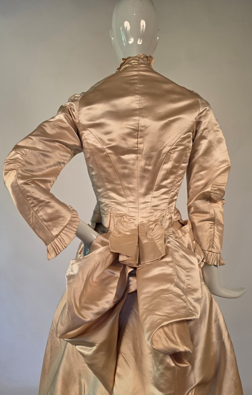 VICTORIAN 1880’S 2 PC ROSE PATTERN SILK BROCADE BUSTLE WEDDING DRESS W TRAIN