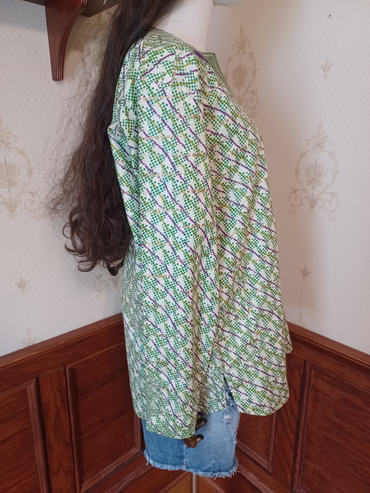 Vintage 1960s/70s Hand-Embroidered Green Purple Metallic Silver Mod Hippie Shirt