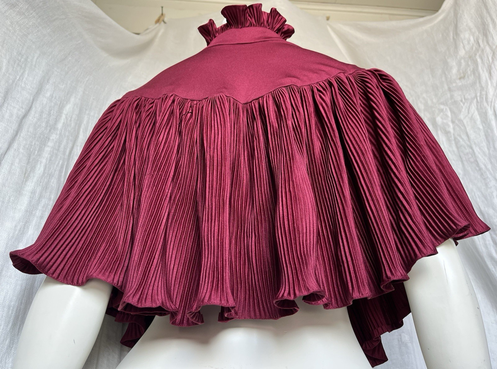 Vintage 1970s Capelet Cape Topper Ruffle Collar Pleated Gothic Vampy Evening Med