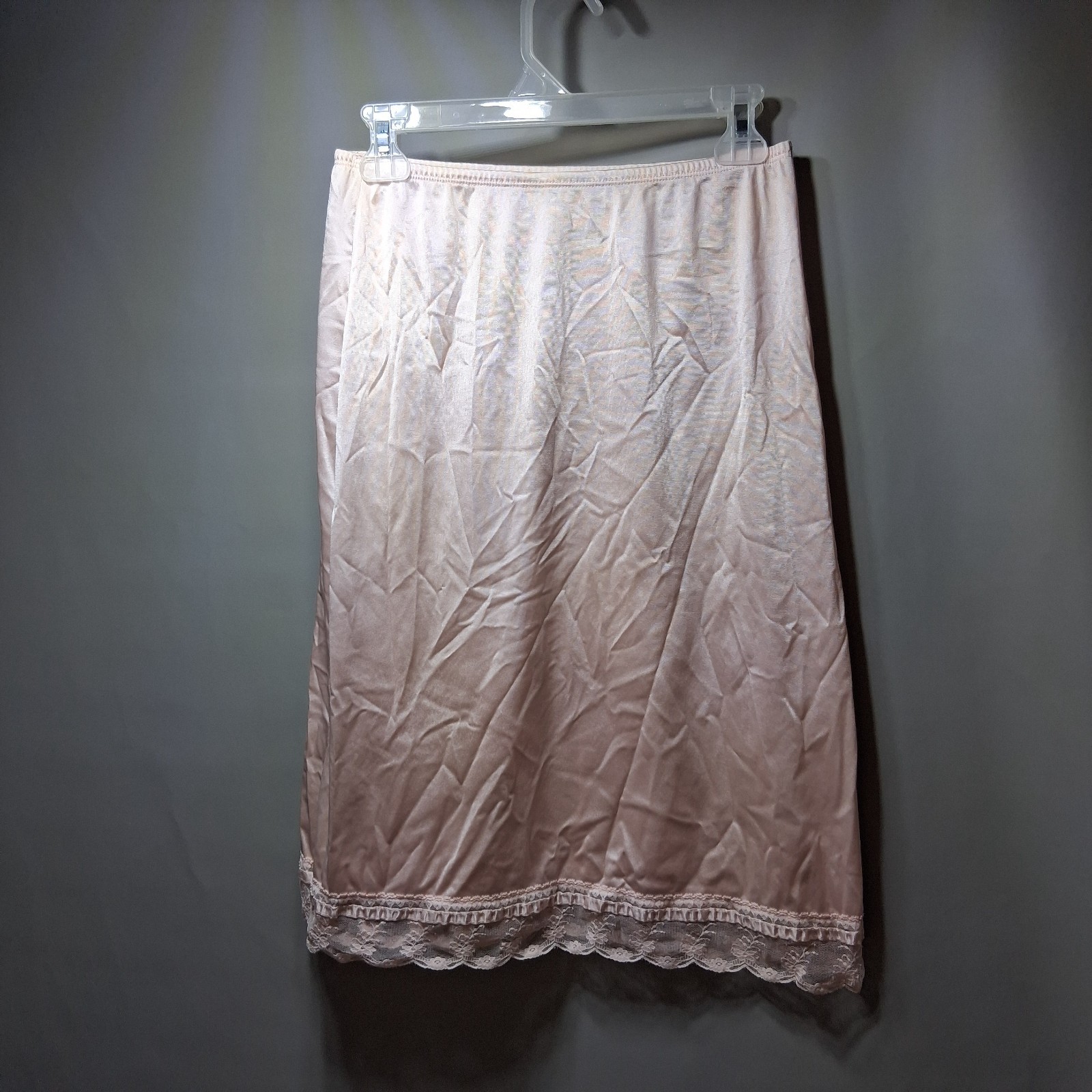 Vintage 1970s Formfit Solid Pink Lace Trim Half Slip – Size Medium