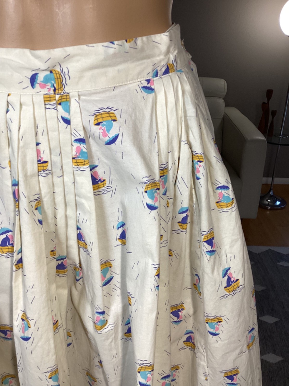 Vintage 1950&rsquo;s Cotton Pleated Novelty Print Skirt Boats Umbrellas 28&Prime; Waist