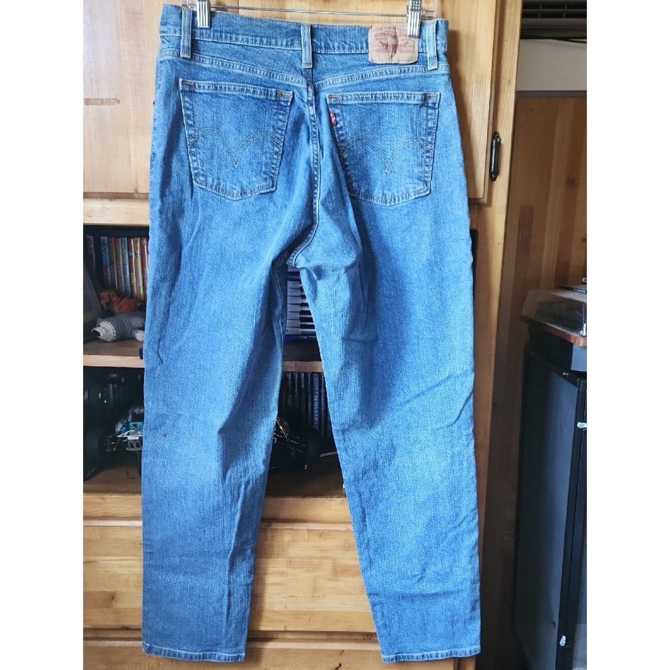 Vtg Womans 550 Levi Medium Blue Straight Leg Women&rsquo;s Jeans. Sz 12M