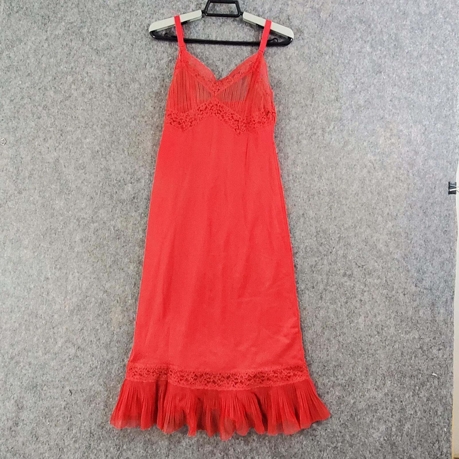 Vintage Full Slip Womens 30 in Bust Red Nylon Pleated Chiffon Hem Lace Inserts