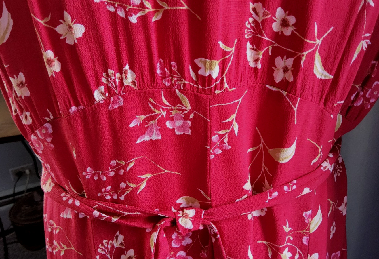 VTG RED FLORAL 1940s STYLE DAY DRESS Retro 90s Rayon. Tea Length Swingy Sz 14/16