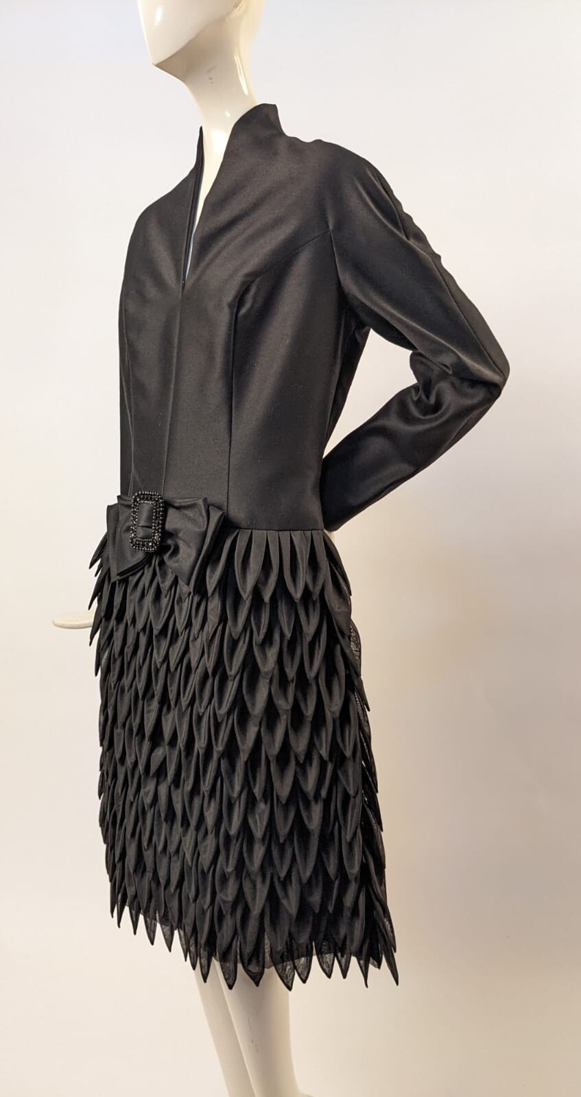 SHARP STYLED CUSTOM MADE 1970’S COCKTAIL DRESS W LEAF PATTERN SKIRT