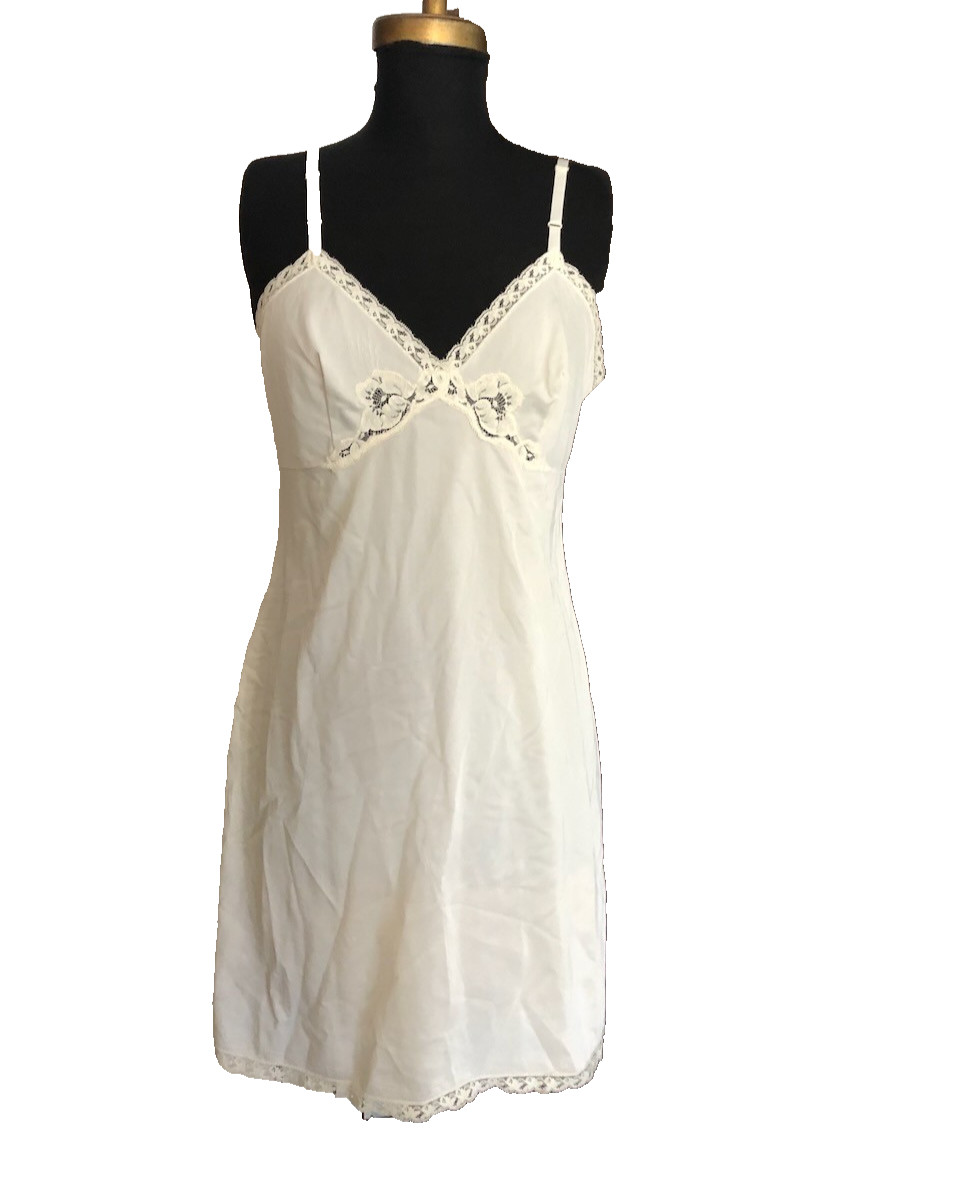 CHARNOS WHITE HEAVY NYLON SATIN LACE FULL SLIP CHEMISE NIGHTIE 38&Prime; Bust