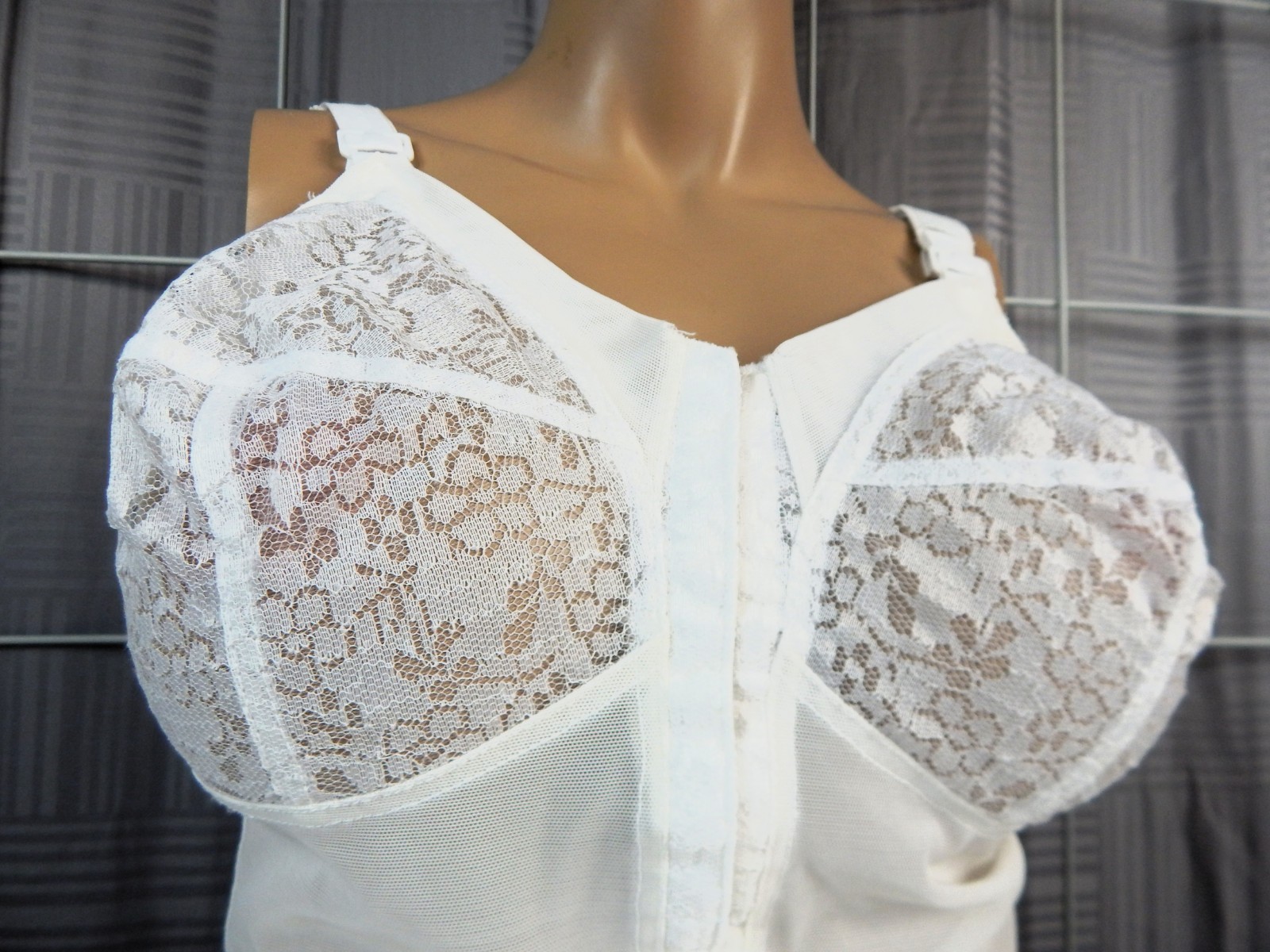 KDT FASHIONS, INC. Fully Front Close Longline Posture Wireless White 40B Bra