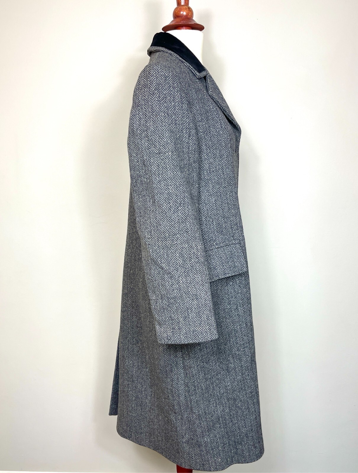Vintage 1990s Black Herringbone Coat with Black Velvet Trim Collar Size Small