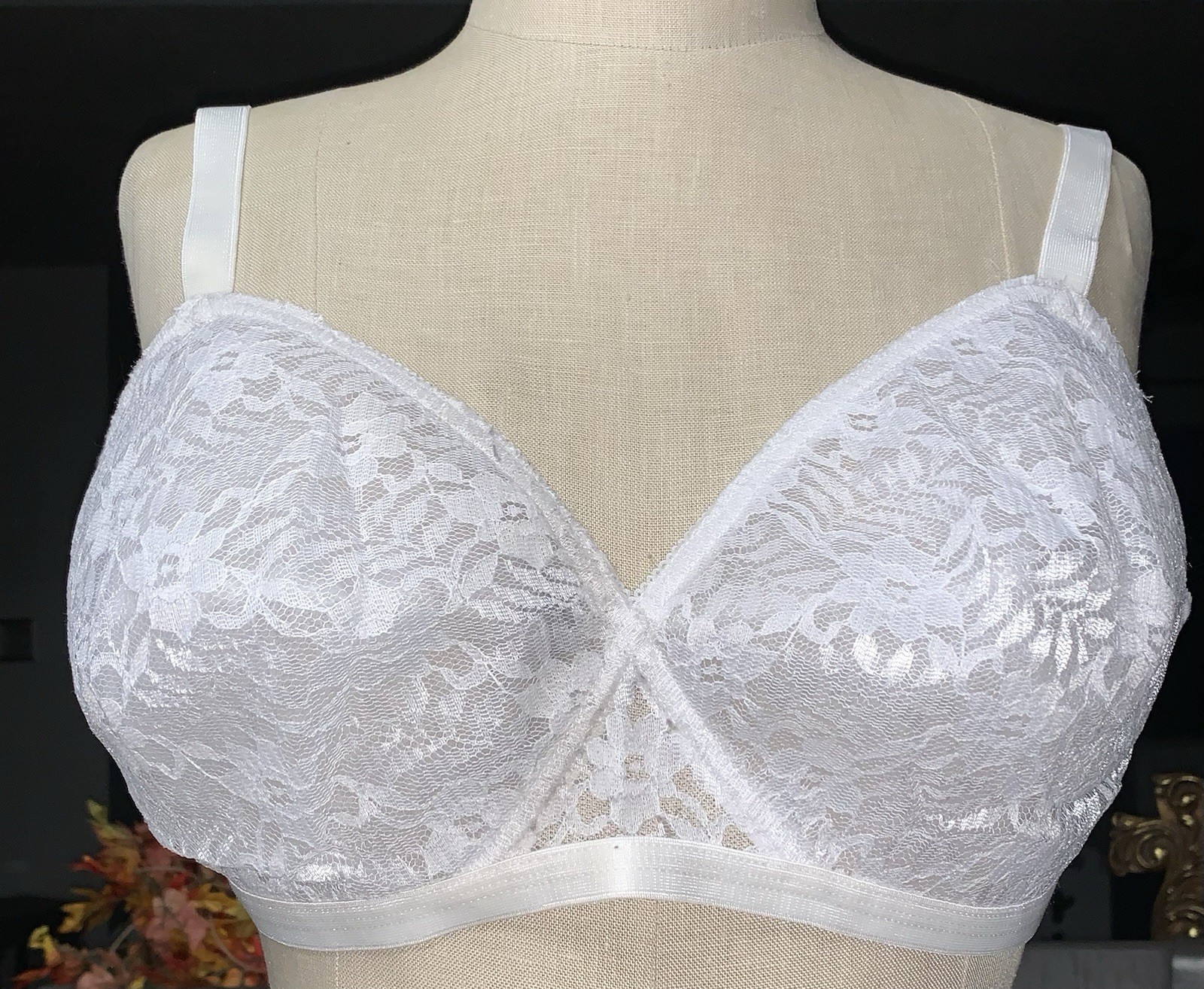 A8 NOS 1722 WALMART SIMPLY BASIC 42C CLASSIC WHITE MODEST PROMO BRA GRANNY LACE