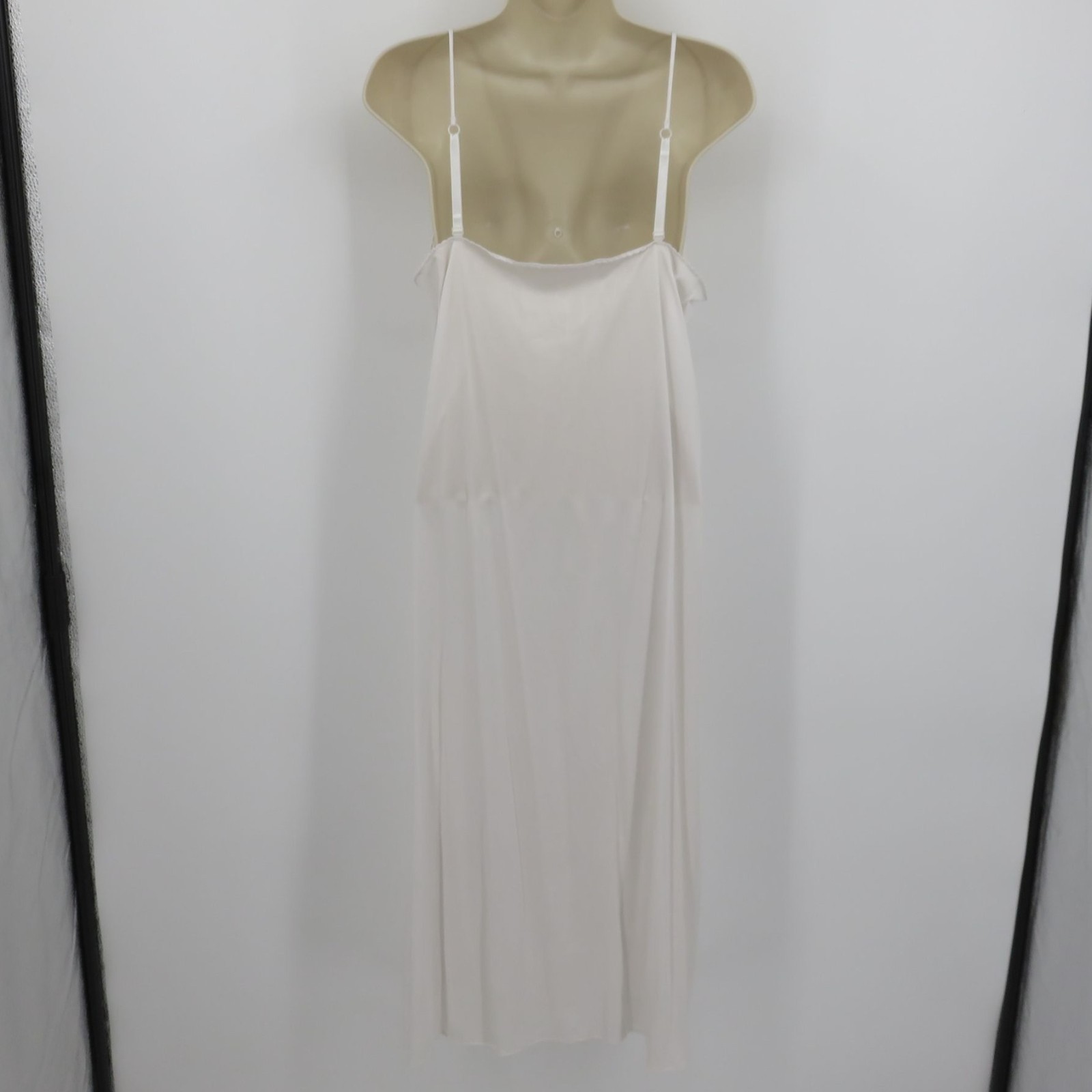 Vassarette Women Size 38 Style 10-008 Solid White Scallop Trim Slip Dress Nylon
