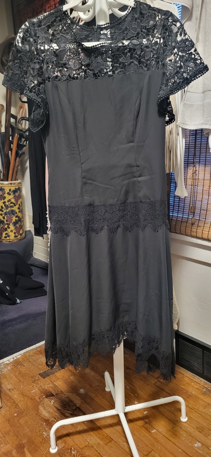 Unique Vintage Black Flapper Style-Dropped waist & Lace Trim Dress S/4