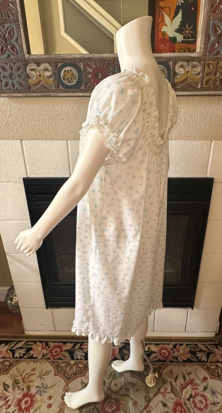 Miss Elaine Union Made Nightie VTG small Armpit To Armpit 21.5” Length 38.5”
