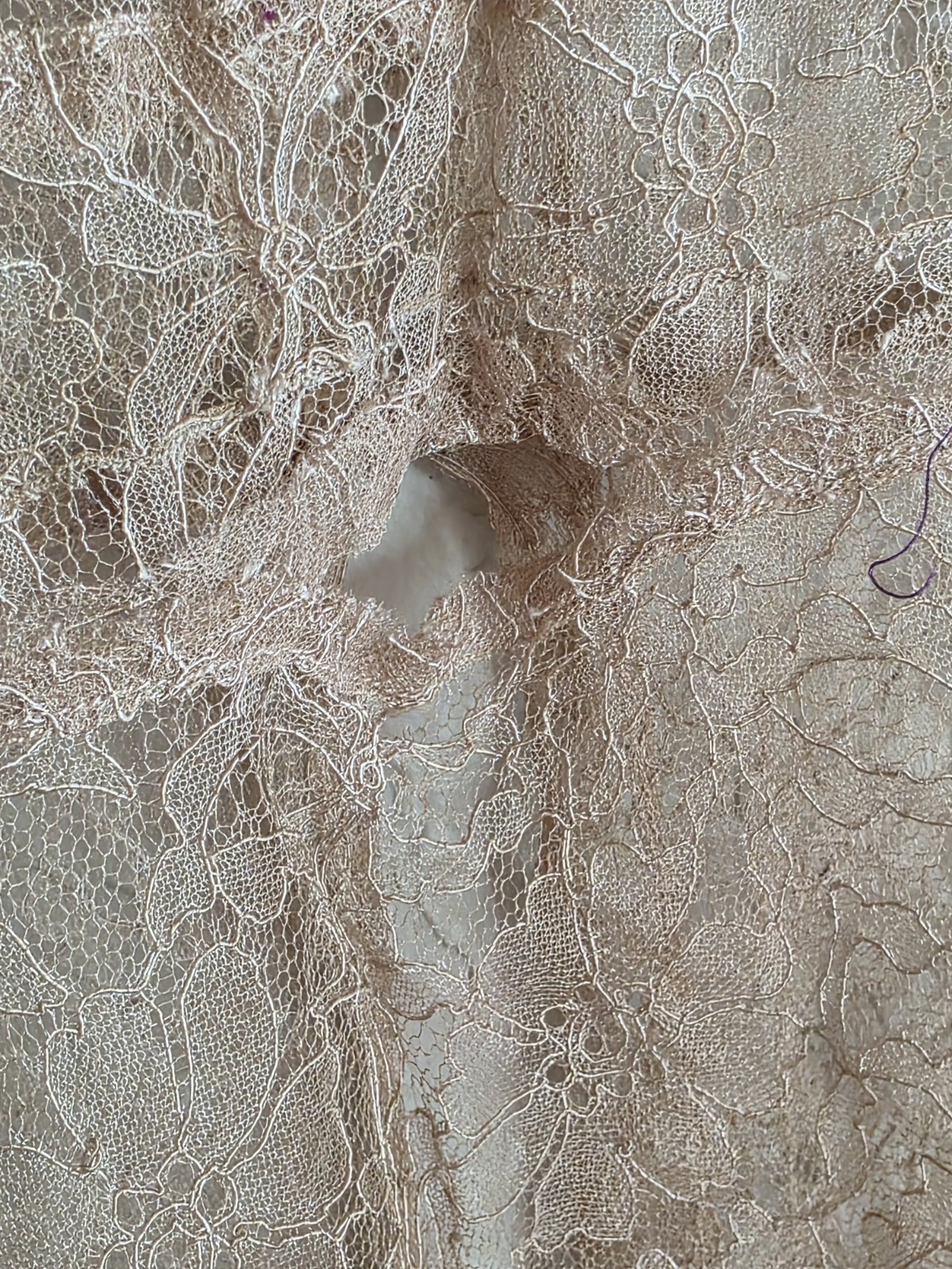 Vintage 1930s society lingerie peach/cream lace gown/negligee puff shoulders