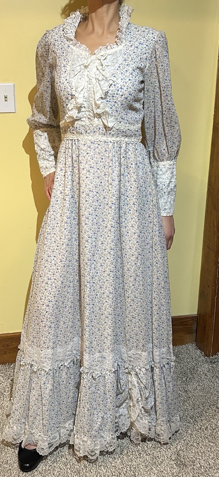 Vintage 70s Calico Floral Prairie Maxi Dress Size 11 Lace Cottagecore Victorian