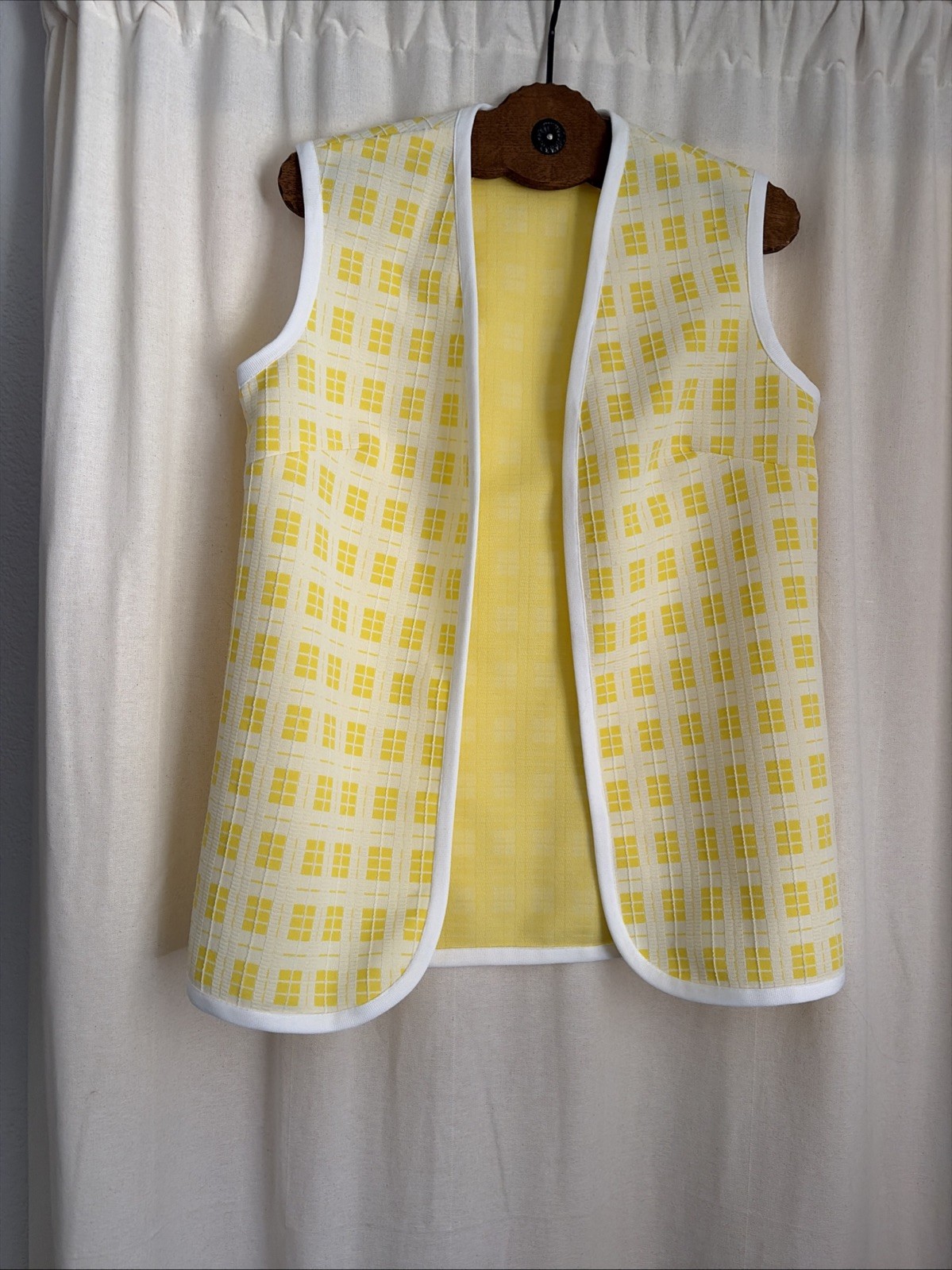 Double Knit Polyester Yellow Checker Plaid Vest Women’s Large Vintage 60s 70s