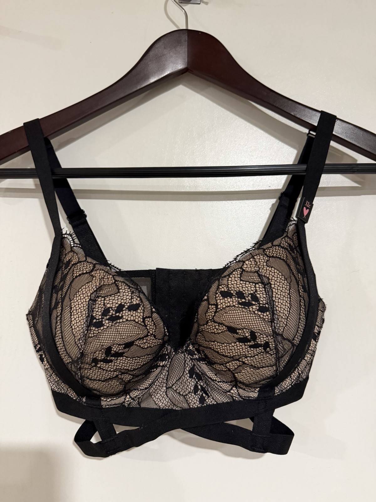 Victoria’s Secret Very Sexy push-up cage Bra 32C NWOT