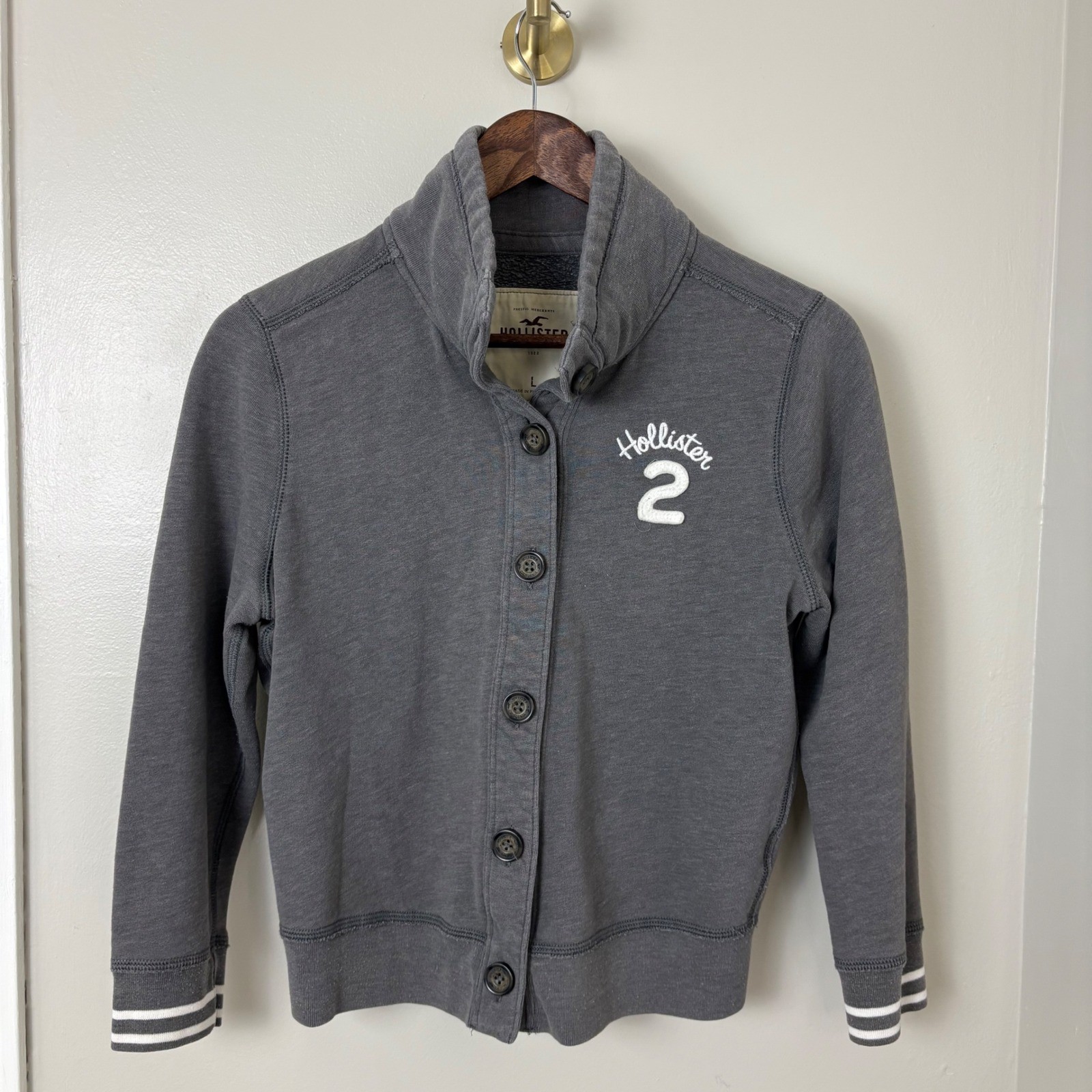 VTG Y2K Hollister Button Up Sweatshirt Women&rsquo;s Large Grey Shawl Collar Varsity