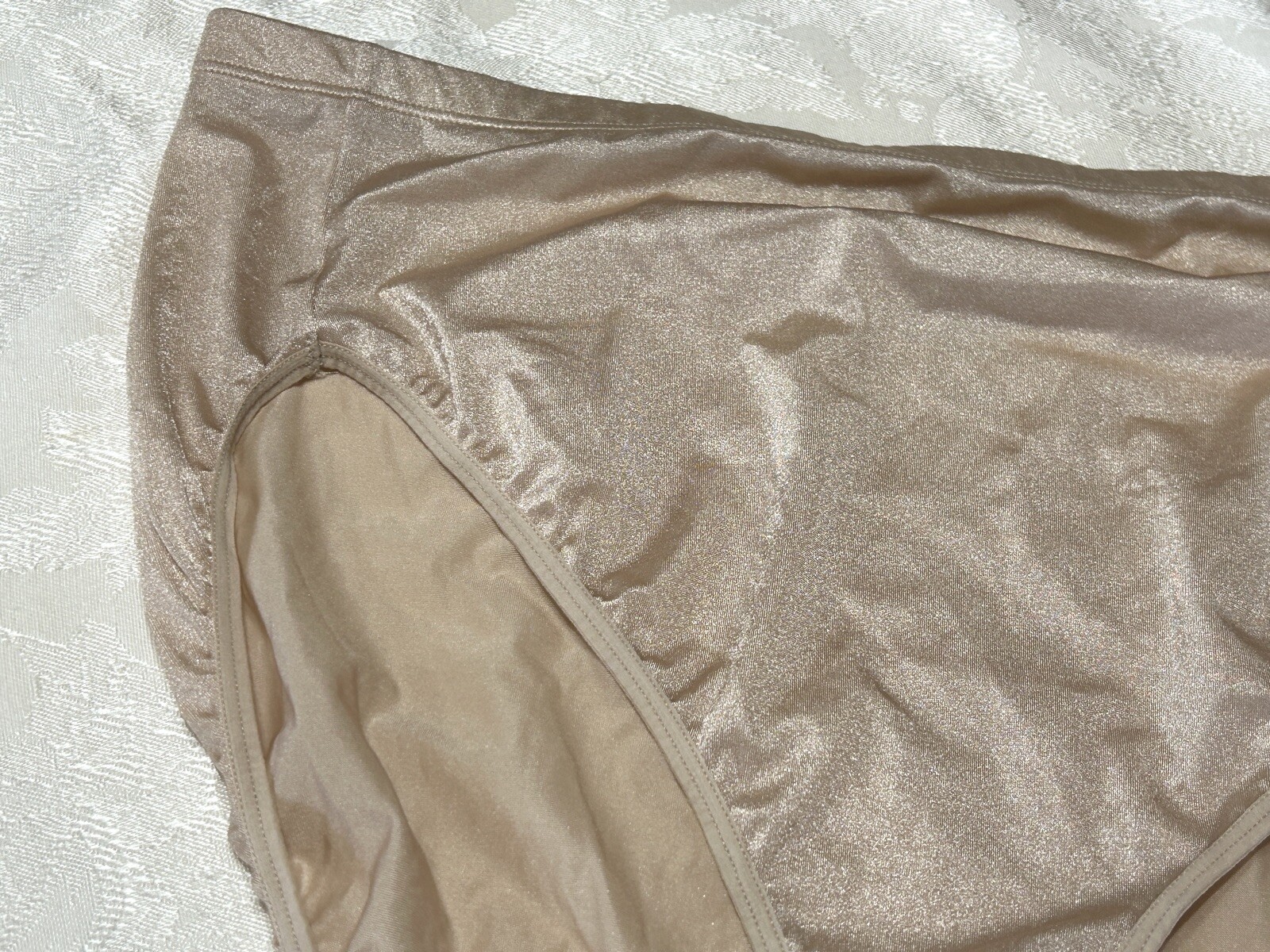 Vtg VANITY FAIR 13194 Comfort Essentials Satin Hi-Cut 9 Beige Brief Panties #160