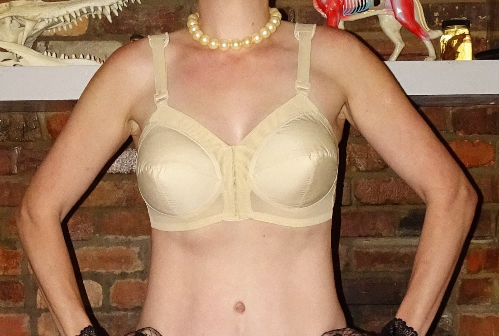 Vintage Ivory Exquisite Form Bullet Bra 44 B front closure pinup retro pointy