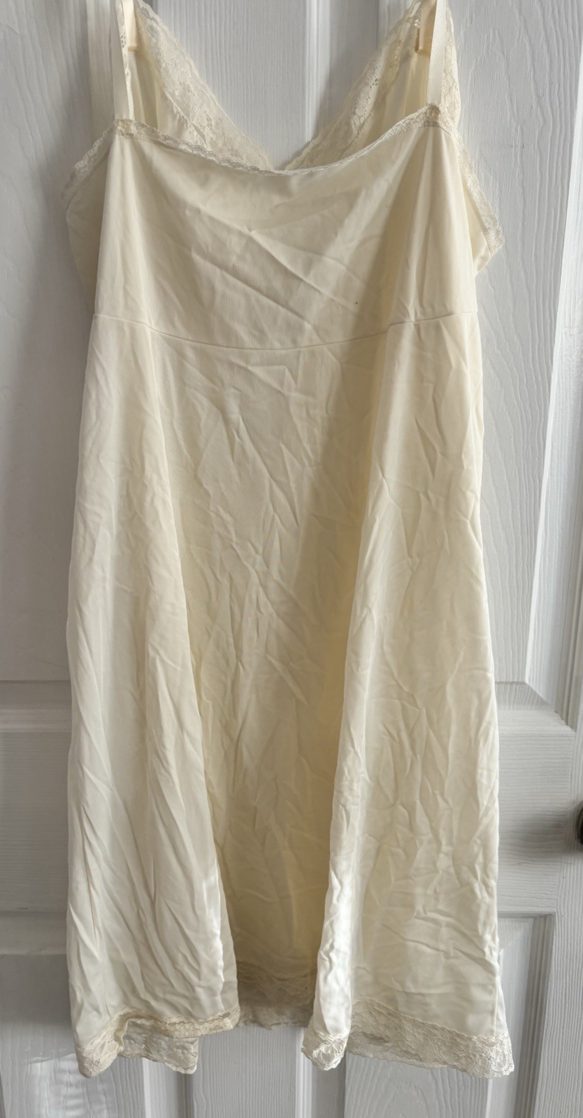 VANITY FAIR Off White Nylon Full Slip Lace Trim – Style 10-103 40 22&Prime;/46 Vintage