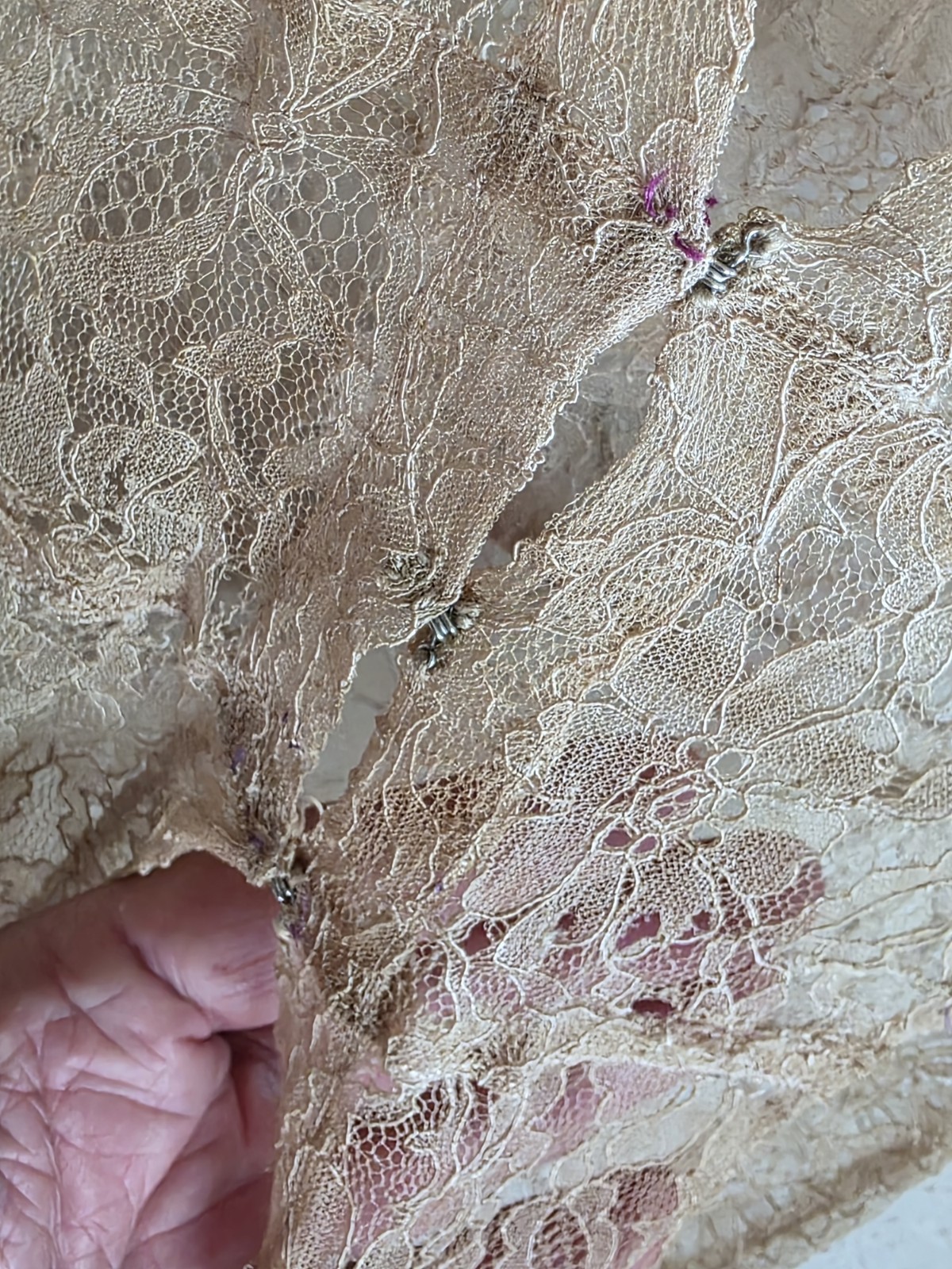 Vintage 1930s society lingerie peach/cream lace gown/negligee puff shoulders