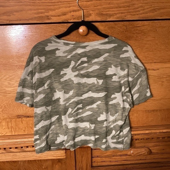 Old Navy Y2K Green Camo Slub Knit Crop Tee Shirt Womens Medium Streetwear 90s