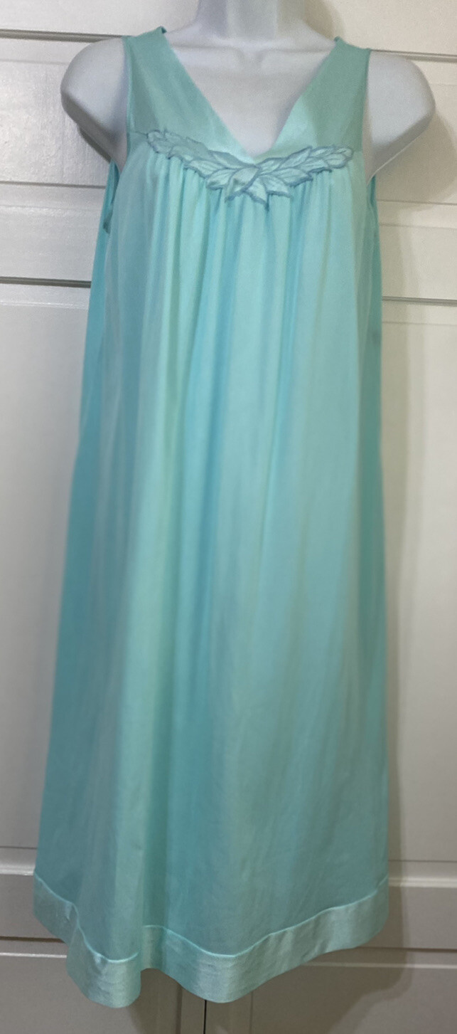 Vintage Vassarette Short Nightgown Blue Nylon w/ Appliqué Women&rsquo;s Small- USA