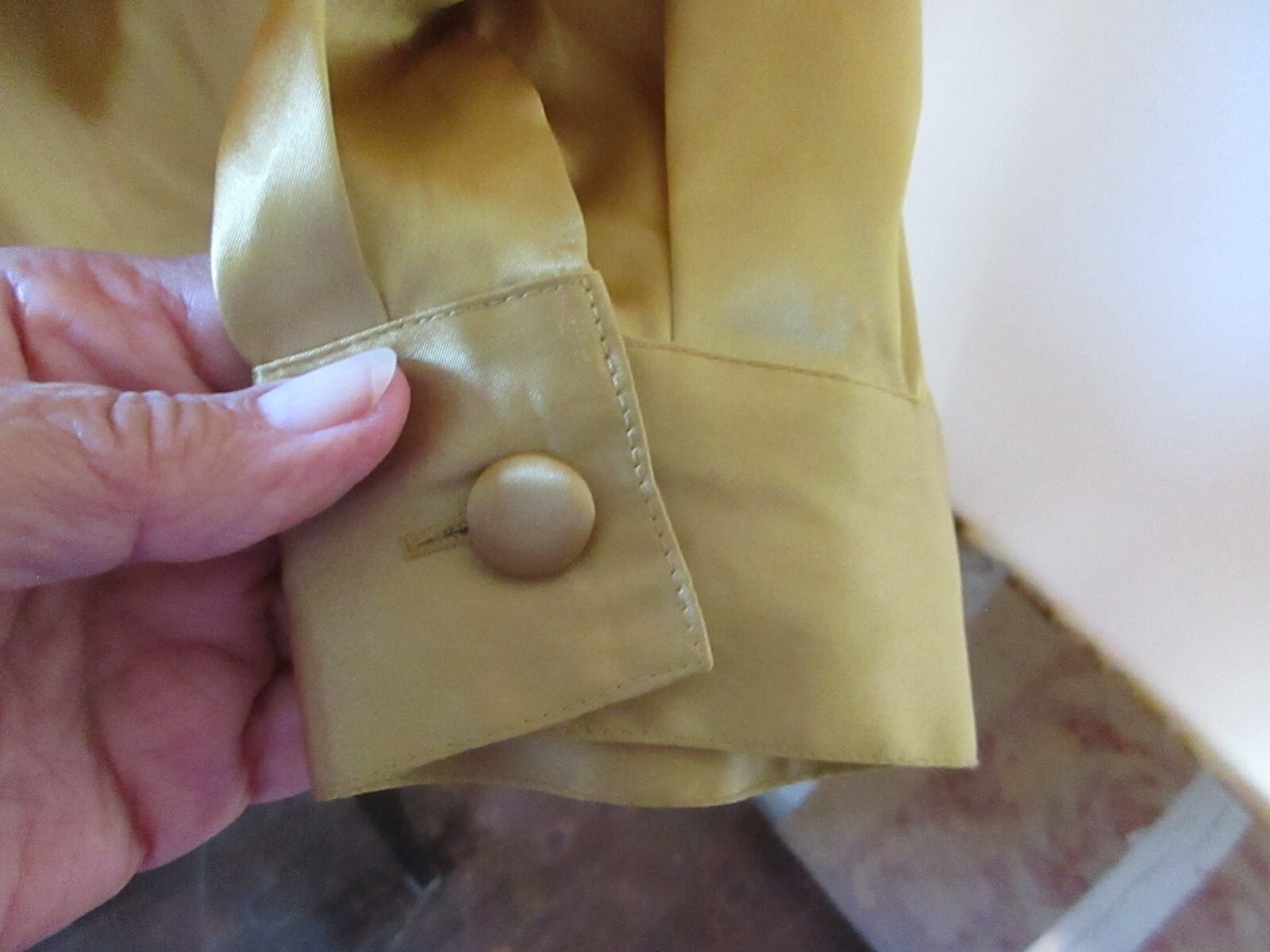 Vintage Joan Leslie 18 Plus Gold Button up Poly Satin Blouse Long sleeve AS-IS