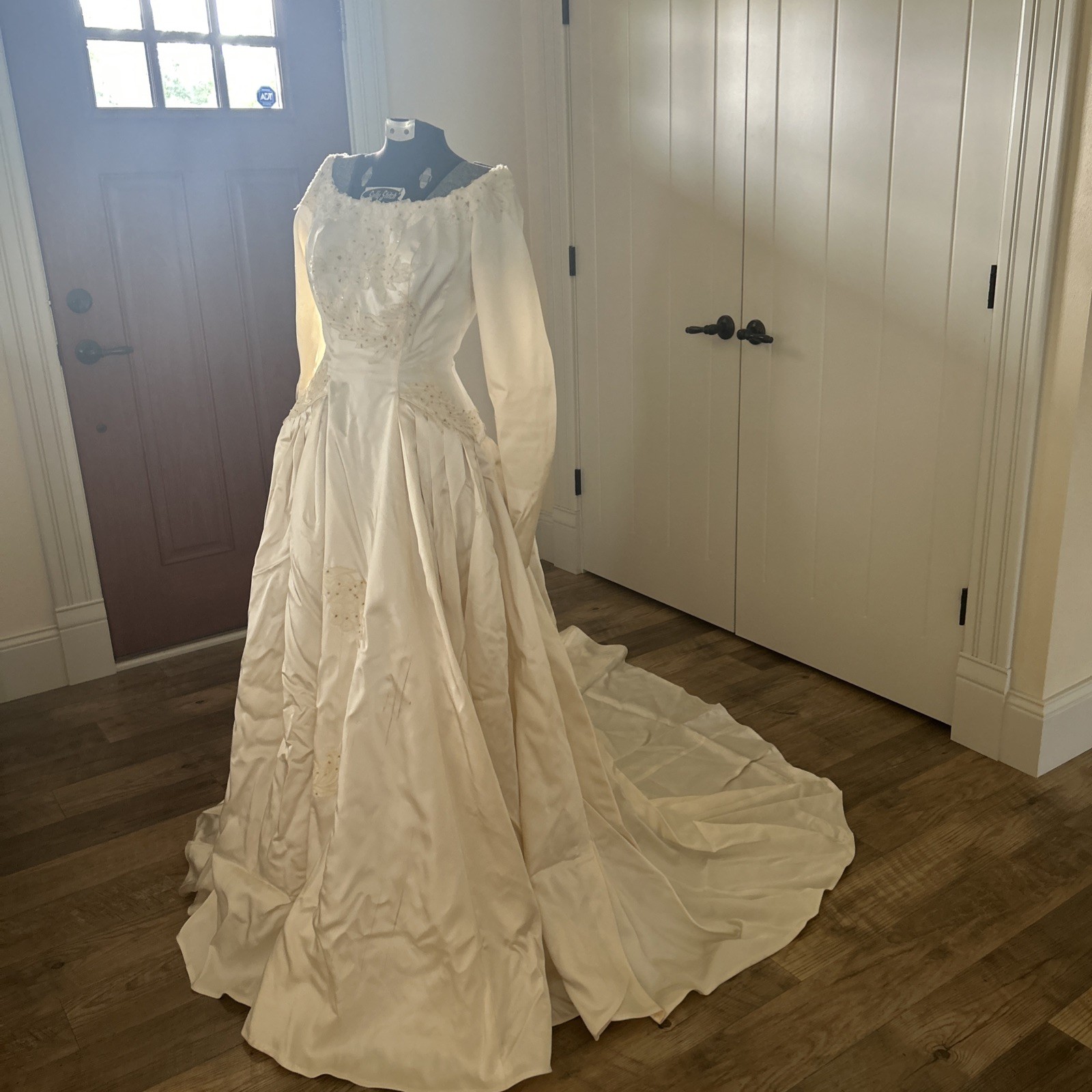 Vintage 1960 Ivory Liquid Satin & Alencon Lace Dropped Waist Chapel Length Train