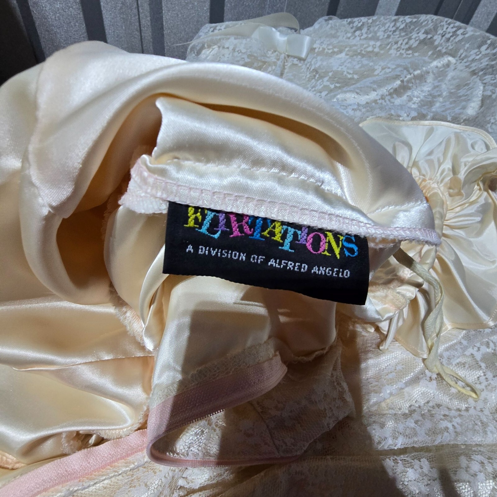 Vtg Flirtations Alfred Angelo Lace Puff Sleeve Wedding Dress Sz 8 Ruffle Satin