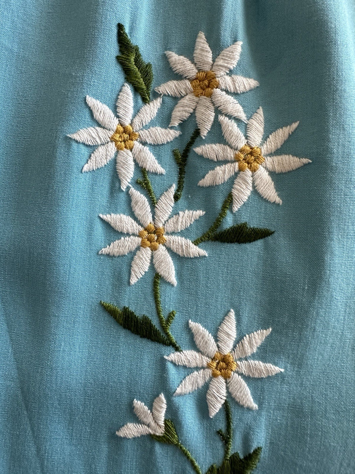 1940s Embroidered Daisy Floral Side Zip Shorts Helen Harper Rayon Resort VTG