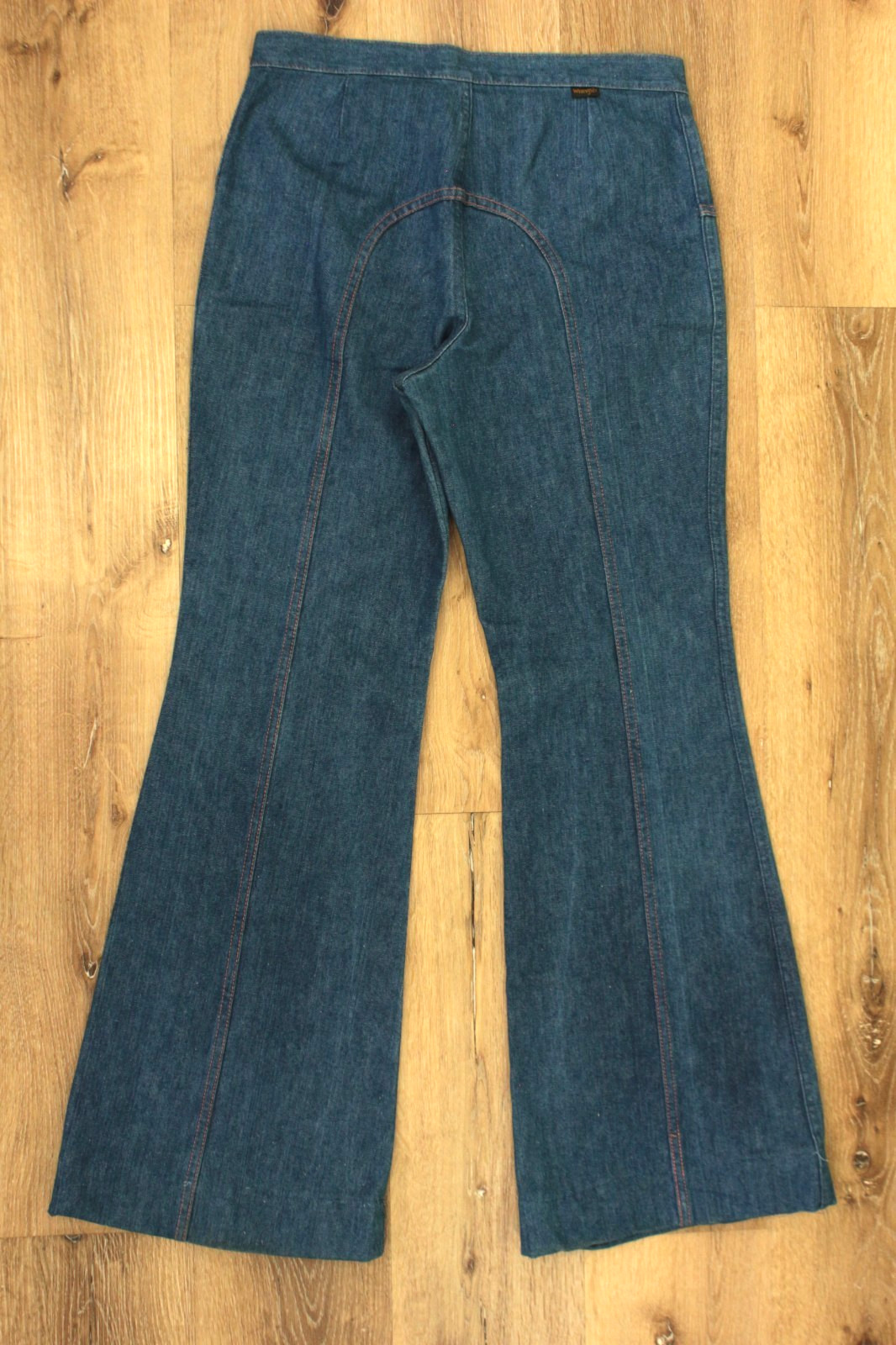 VTG Women&rsquo;s 70s Wrangler Denim Bell Bottom Jeans W/ Saddle Back Seams Sz 33&Prime;