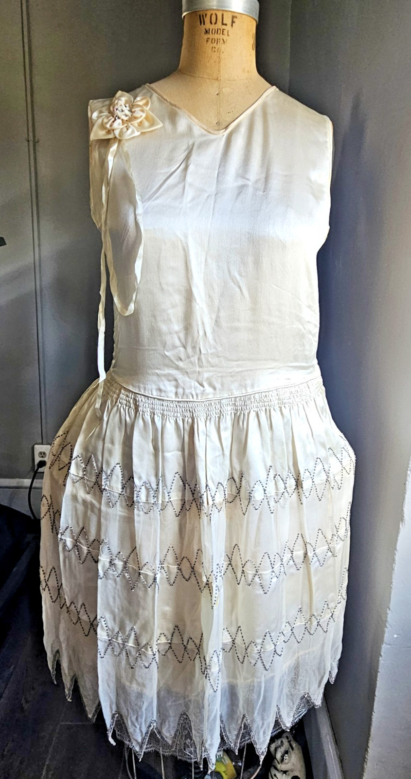 1920s Ivory Satin & Sheer Flapper Party Dress Metallic Beaded sleeveless