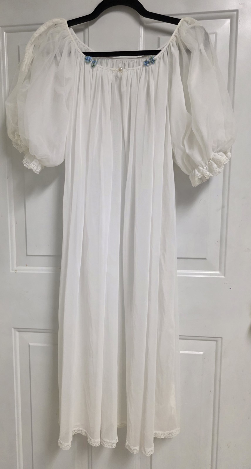 Vtg White Peignoir Nightgown With Lace Trim Puff Sleeves